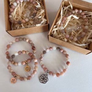 bracelets pierres naturelles créateur suisse pierre de lune et de soleil avec coffret cadeau et fiole magique
