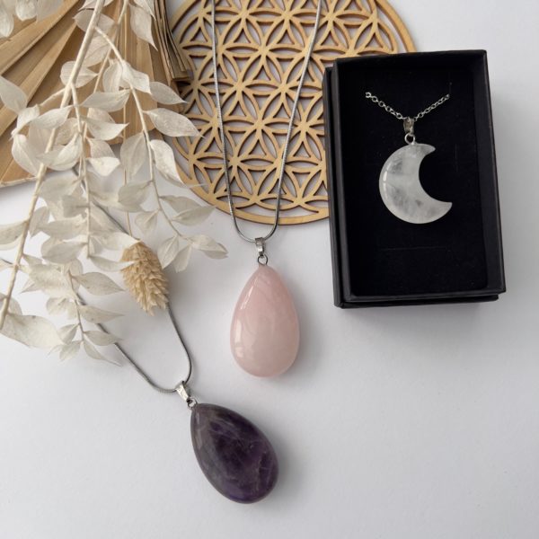 pendentifs pierres naturelles quartz rose améthyste et lune cristal de lune bijoux créateur suisse