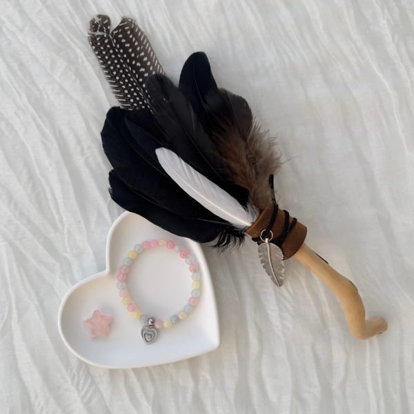 pierre naturelles en forme d'étoiles, lucky star pour te guider, le plein de good vibes, éventail de fumigation, bracelet en quartz rose