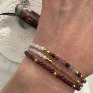 Eklpys bijoux en pierres naturelles bracelet élégant avec micro perles en pierres naturelles à facettes bien être good vibes