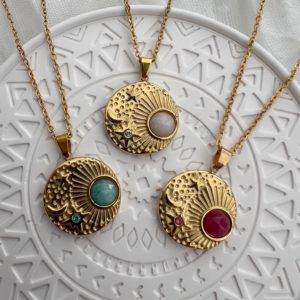 Eklyps bijoux en pierres naturelles pendentif médaillon plaqué or avec pierre naturelle et dessin de lune et étoiles good vibes bien être