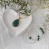 Bracelet "Evergreen white" - perles 8 mm Ce bracelet est composé de perles de pierres naturelles de cristal de roche et de malachite. Il t'apporte luminosité et éclaire ton chemin, il renforce ta confiance et ta persuasion et s'avère un soutien précieux dans les phases de transformation.