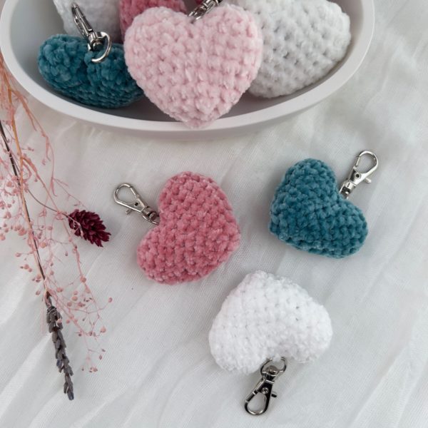 coeur en crochet porte-clés crochetés à la main fils chenille créateur suisse