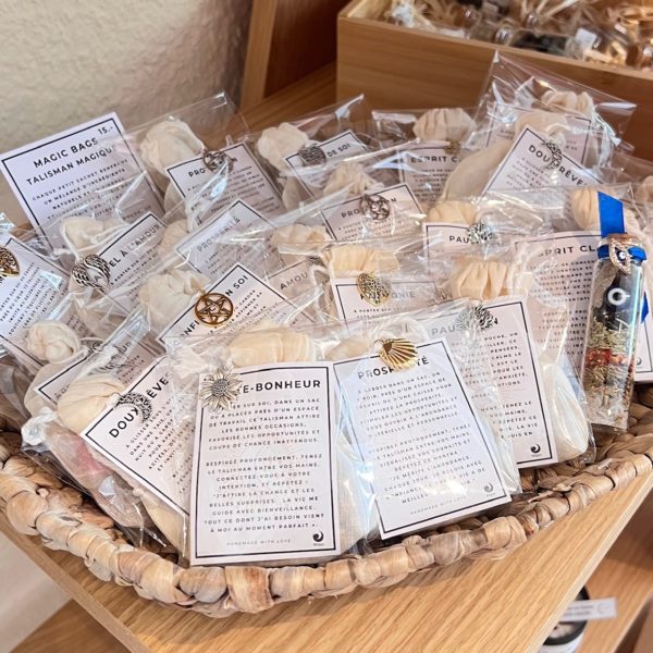 Magic bag, magie en sachet, herbes, plantes et pierres naturelles